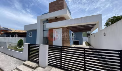 Casa linear, 3 quartos, mobiliada, Cond. dos Pássaros - Cabo Frio