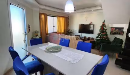 Casa triplex em condomínio, 4 quartos, Ogiva - Cabo Frio