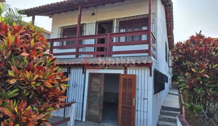 Casa duplex, 3 quartos, Condomínio Bosque do Peró - Cabo Frio