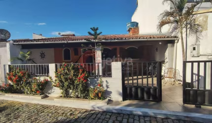 Casa térrea individual em condomínio, 4 quartos, Palmeiras - Cabo Frio