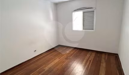 Casa com 3 quartos à venda na Rua Irapuru, 114, Moinho Velho, São Paulo, 180 m2 por R$ 900.000