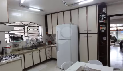 Casa com 3 quartos à venda na Rua Rafael Arnoni, 119, Vila Irmãos Arnoni, São Paulo, 228 m2 por R$ 800.000