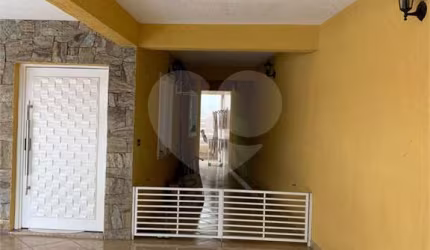 Casa com 3 quartos à venda na Rua Augusto, 33, Vila Martins, Carapicuíba, 325 m2 por R$ 880.000
