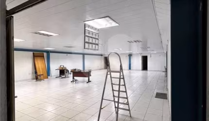 Barracão / Galpão / Depósito para alugar na Rua Nhengaibas, 1, Vila Graciosa, São Paulo, 800 m2 por R$ 20.000