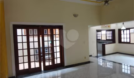 Casa com 3 quartos à venda na Rua Júlio Spiandorelli, 47, Santa Marina, Valinhos, 200 m2 por R$ 980.000