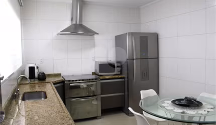 Casa com 3 quartos à venda na Rua Santo Antônio, 553, Vila Galvão, Guarulhos, 213 m2 por R$ 1.200.000