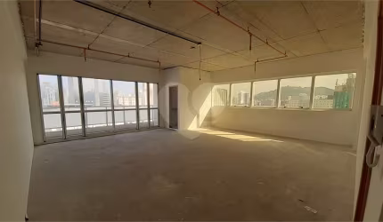 Sala comercial à venda na Rua Barão de Paranapiacaba, 233, Encruzilhada, Santos, 68 m2 por R$ 585.000
