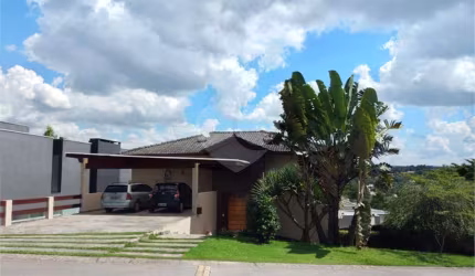 Casa em condomínio fechado com 3 quartos à venda na Alameda Água Marinha, 711, Golf Gardens, Carapicuíba, 330 m2 por R$ 1.570.000