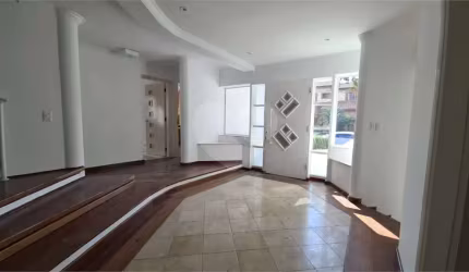 Casa em condomínio fechado com 4 quartos para alugar na Alameda Londrina, 151, Alphaville, Santana de Parnaíba, 533 m2 por R$ 35.000