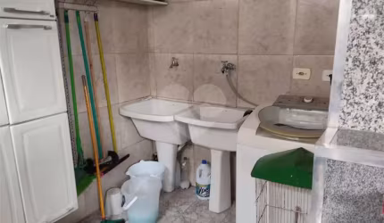 Casa com 3 quartos à venda na Rua Camamu, 39, Jardim Presidente Dutra, Guarulhos, 170 m2 por R$ 395.000