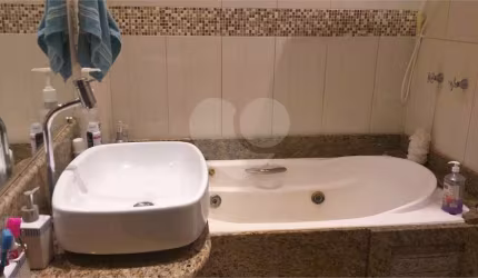Casa com 2 quartos à venda na Rua René Baccarat, 14, Areia Branca, Santos, 200 m2 por R$ 745.000