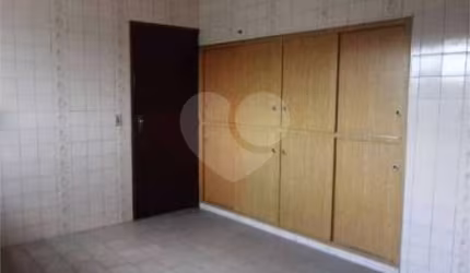 Casa com 3 quartos à venda na Rua Joaquim Oliveira Freitas, 2375, Vila Mangalot, São Paulo, 240 m2 por R$ 900.000