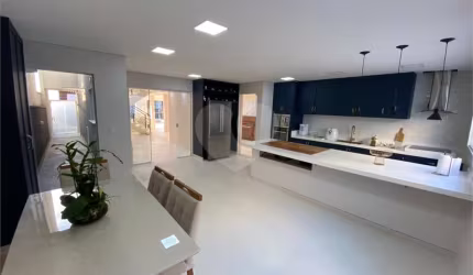 Casa em condomínio fechado com 3 quartos à venda na Estrada do Itapeti, s/n, 1, Parque Residencial Itapeti, Mogi das Cruzes, 263 m2 por R$ 2.000.000