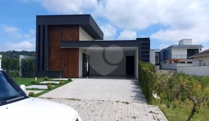 Casa em condomínio fechado com 3 quartos à venda na Rua Q, 191, Residencial Estância Bom Repouso, Mogi das Cruzes, 146 m2 por R$ 1.500.000