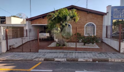 Casa com 3 quartos à venda na Avenida Benedito Storani, 114, Centro, Vinhedo, 250 m2 por R$ 1.500.000