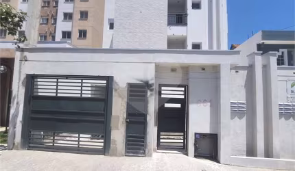 Casa em condomínio fechado com 2 quartos para alugar na Avenida Comandante Antônio Paiva Sampaio, 661, Parque Vitória, São Paulo, 563 m2 por R$ 2.000