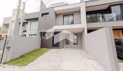 Casa de condomínio com 140 m², 3 quartos sendo 1 suíte à venda no bairro Pinheirinho.