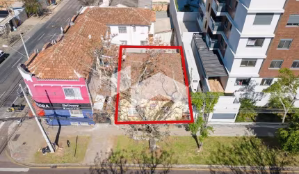 Terreno com Construção em Localização Privilegiada - Próximo à Ligga Arena
