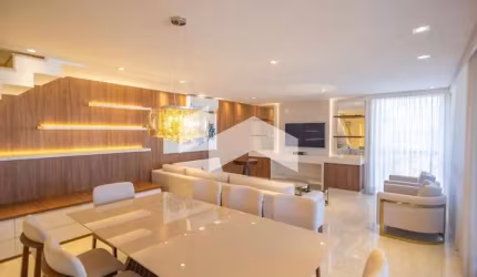 Cobertura com 247 m², 3 quartos sendo 3 suítes para alugar no bairro Água Verde.