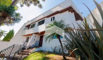 Casa com 214,44 m², 4 quartos sendo 2 suítes à venda no bairro Água Verde.