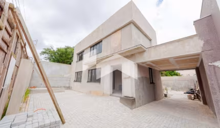Comercial com 220 m² e 10 salas e 4 vagas de garagem,  para alugar no bairro Mercês.