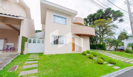 Casa com 302 m², 5 quartos sendo 5 suítes para alugar no bairro Santa Felicidade.