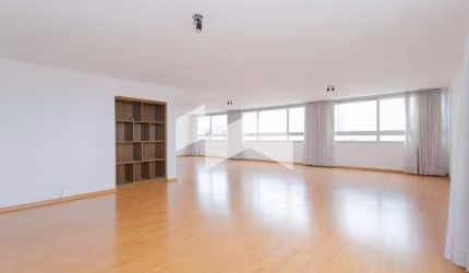 Apartamento com 380 m², 4 quartos sendo 2 suítes para alugar no bairro Batel.