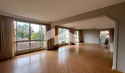 Apartamento com 272 m², 4 quartos sendo 1 suíte para alugar no bairro Cabral.