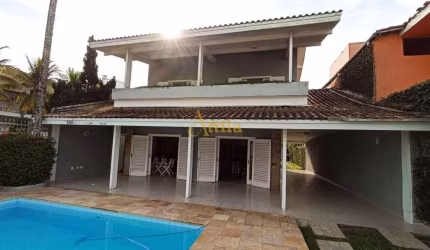 Casa frente praia Enseada, 5 dorms., lazer