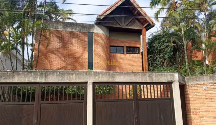 Casa 50mts praia Enseada, 8 dorms., piscina, 3 vagas