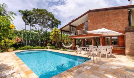 Casa 300mts praia Enseada, 6 suítes, lazer