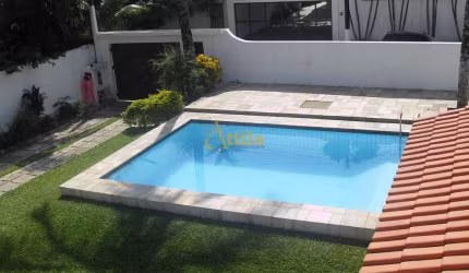 Casa 5 dorms., 150mts praia Enseada, 4 vagas, lazer