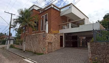 Casa 200mts praia Enseada, 6 suítes, lazer