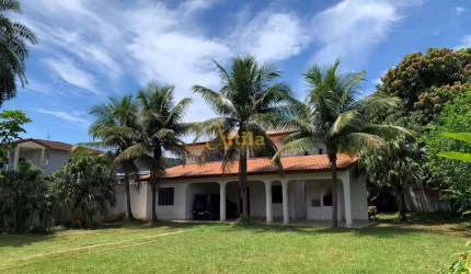 Oportunidade, casa 4 dorms., 720m² terreno