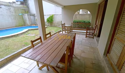 Casa 4 dorms., piscina, 500mts praia, Enseada