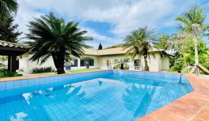 Casa térrea, 5 suítes, lazer, Jardim Acapulco