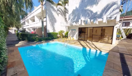 Casa de Condomínio com 4 dorms, 100 metros praia da Enseada