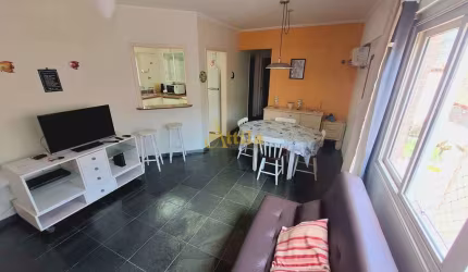 Apto (lado praia), 2 dorms., sacada, 1 vaga, Enseada