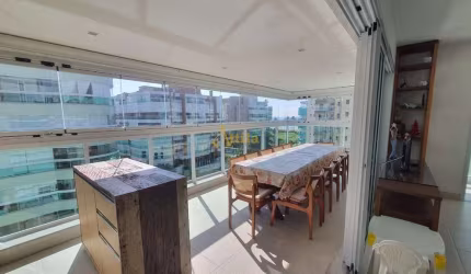 Apto de alto padrão com 3 dormitórios com vista para o mar