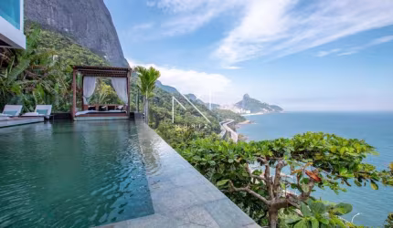 Casa Vogue na Barra da Tijuca - Joá com 5 Quartos Suítes, 750 m² e Frontal ao Mar