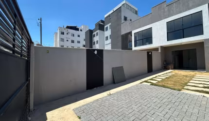 Casa com aréa privativa em Excelente Localização!
