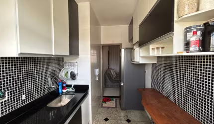 Apartamento 03 quartos, reformado , armários planejados  no Bairro Hávai