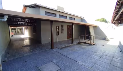 Casa Padrão para Venda em Centro Rio das Ostras-RJ