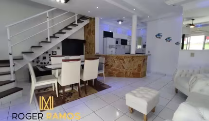 Casa em Villágio no Maitinga em Bertioga, Mobiliada a poucos metros do mar