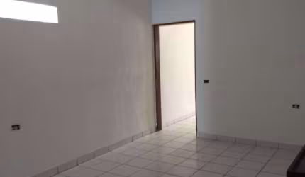 Se você está em busca de uma casa térrea aconchegante e espaçosa, essa é a opção perfeita para você! Localizada em Batistini, um bairro tranquilo e charmoso de São Bernardo do Campo, essa casa oferece