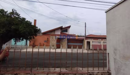 Casa com 3 quartos à venda na Irineu Franco de Godoy, 256, Jardim Jacira, Mogi Guaçu, 300 m2 por R$ 215.000