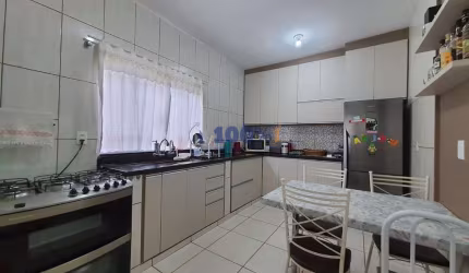 Casa com 3 quartos à venda na Virgílio Pessotti, 81, Parque dos Eucalíptos, Mogi Guaçu, 214 m2 por R$ 380.000