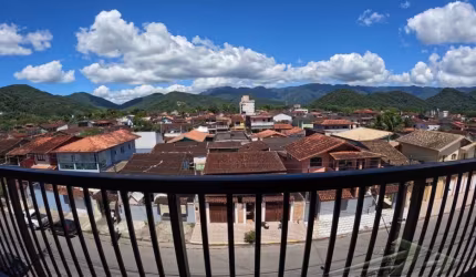 Ubatuba, Centro - Apartamento de 02 quartos e 01 banheiro.