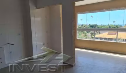 Ubatuba, Praia das Toninhas - Apartamento  cobertura duplex, 2 dormitórios sendo 01 suíte a 300 metros do mar.