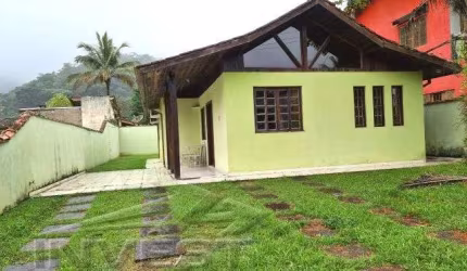Ubatuba, Horto - Vila Verde -  Belíssima casa com 3 dormitórios, sala, cozinha e banheiros.